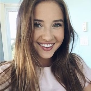 Meet your Posher, Emily